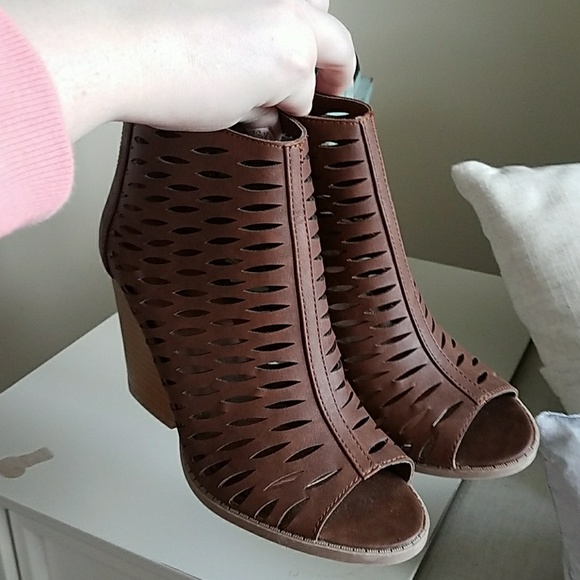 Brand new high heels - Picture 4 of 4